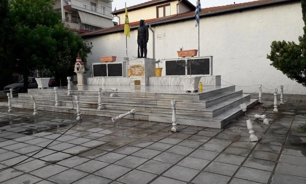 Για τρίτη συνεχόμενη φορά βανδάλισαν το άγαλμα του Πόντιου Ακρίτα στην Αλεξάνδρεια